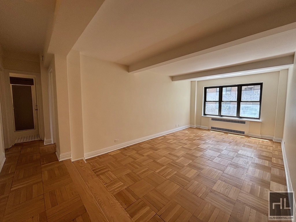 East 56 Street - Photo 0