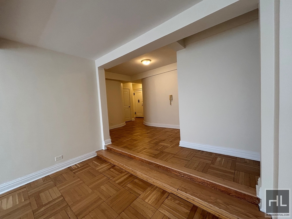East 56 Street - Photo 1
