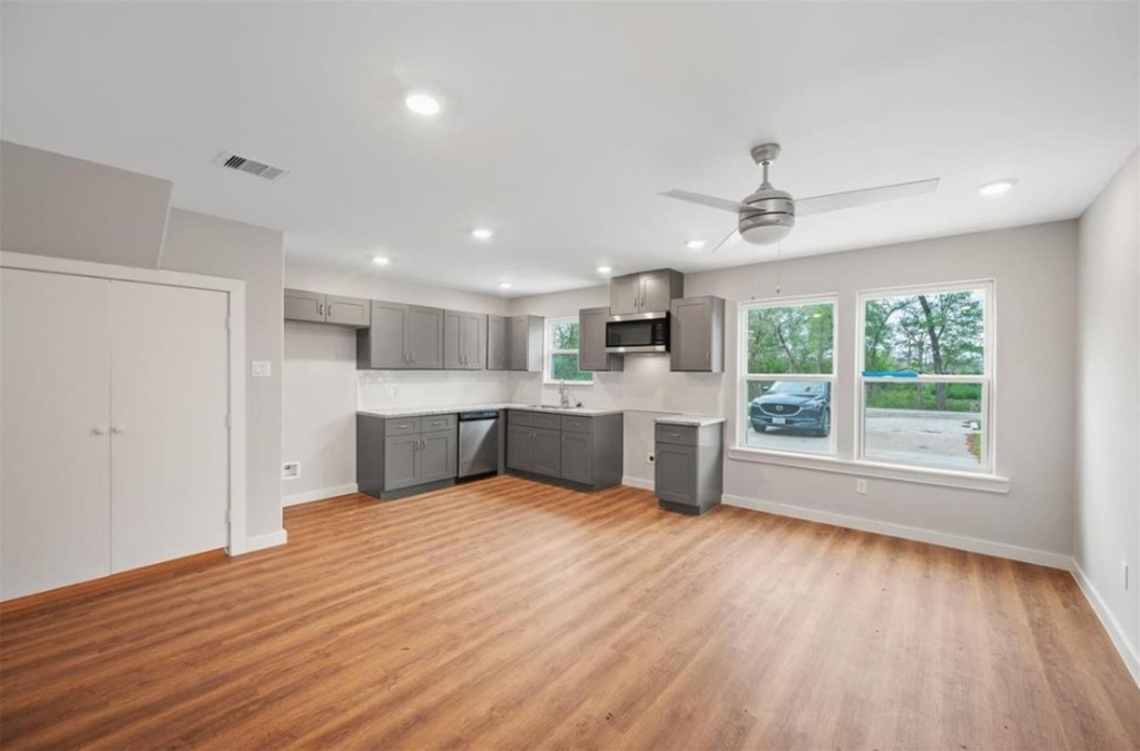 8120 Laura Koppe Rd - Photo 4