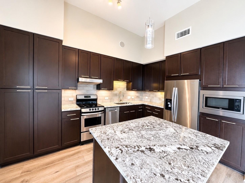 9787 Katy Freeway - Photo 2