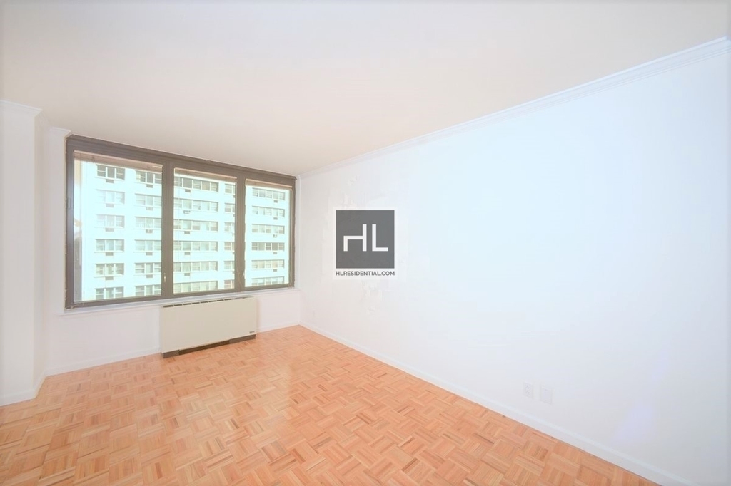 East 57th Street - Photo 3