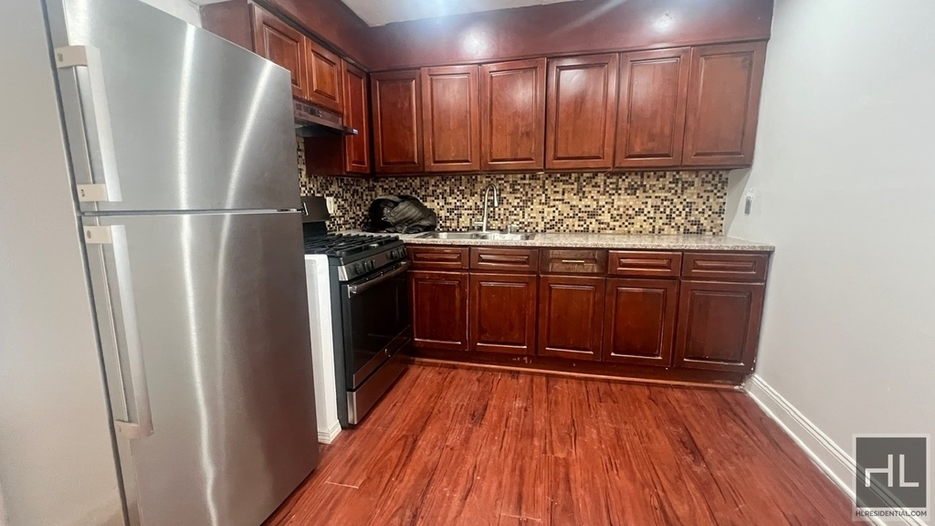 10563 Flatlands 4 Street - Photo 0
