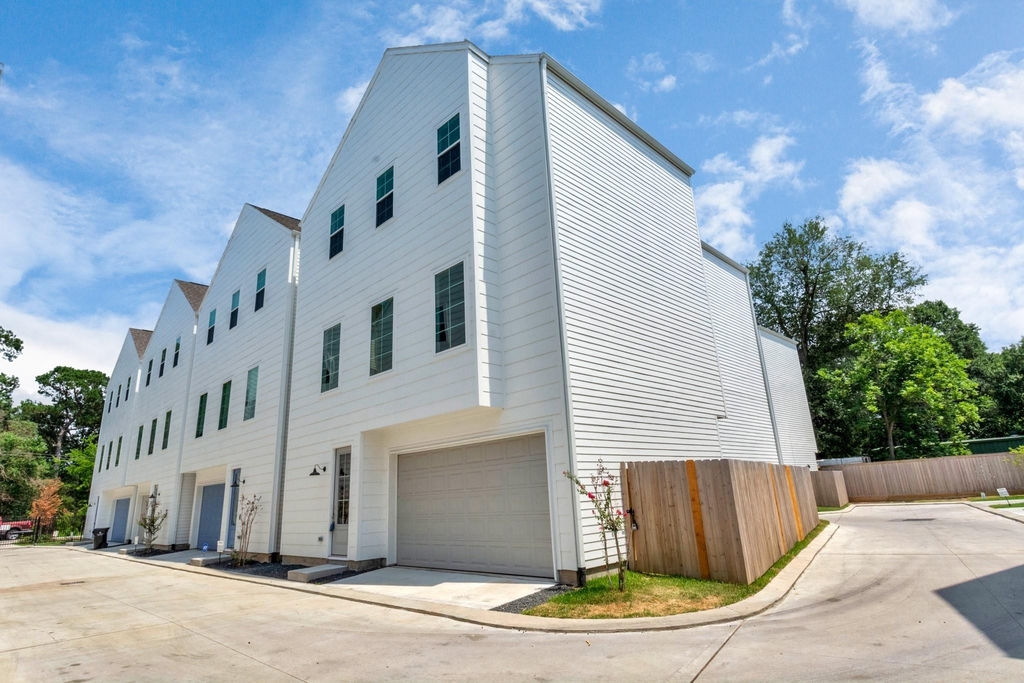 2011 E Bauer Drive - Photo 0
