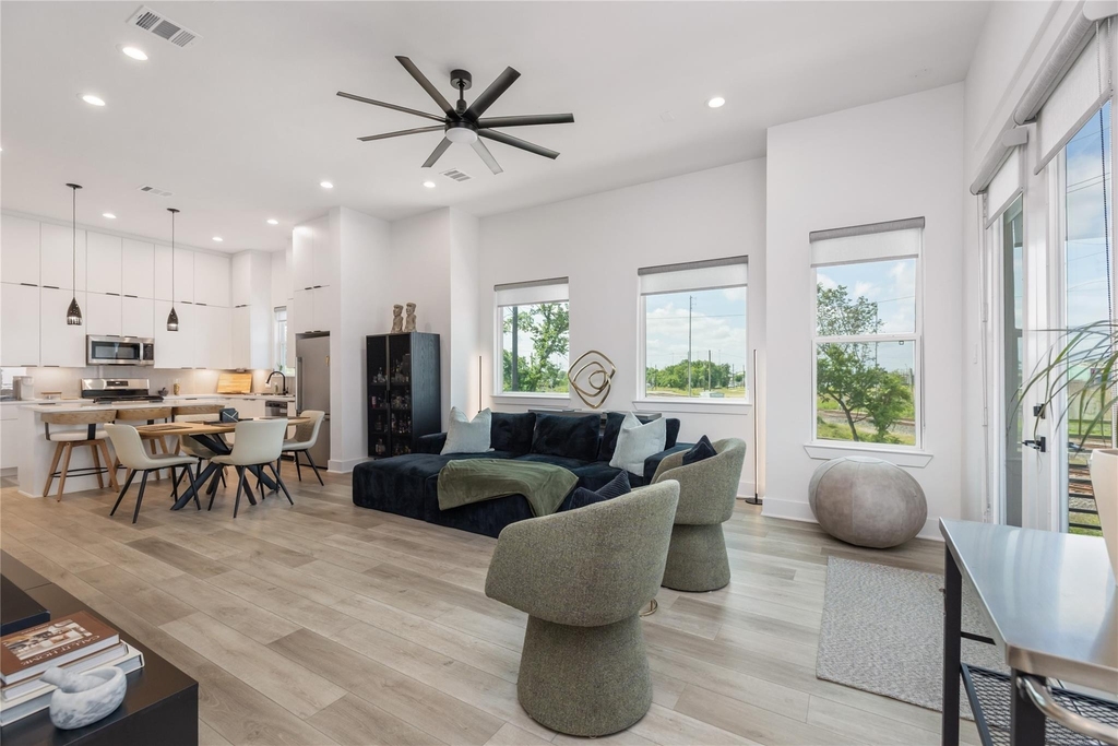 1602 Mary Street - Photo 6