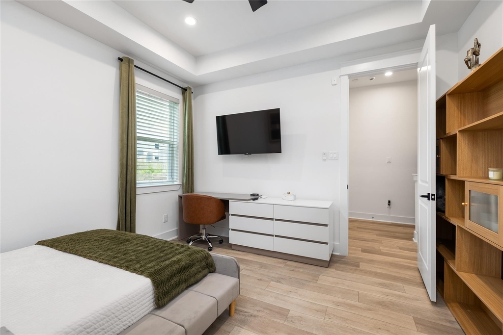 1602 Mary Street - Photo 4