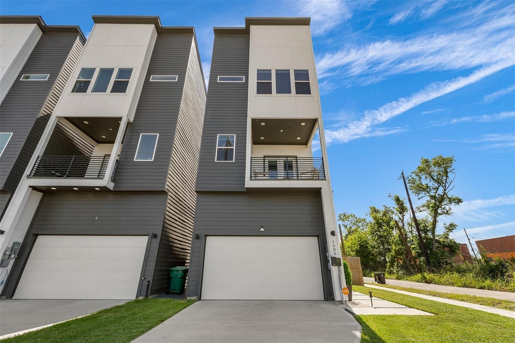 1602 Mary Street - Photo 0