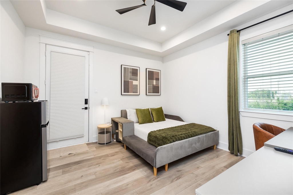 1602 Mary Street - Photo 3
