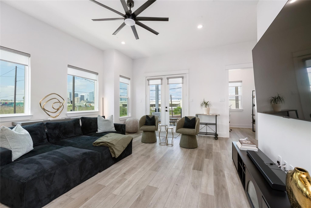 1602 Mary Street - Photo 8