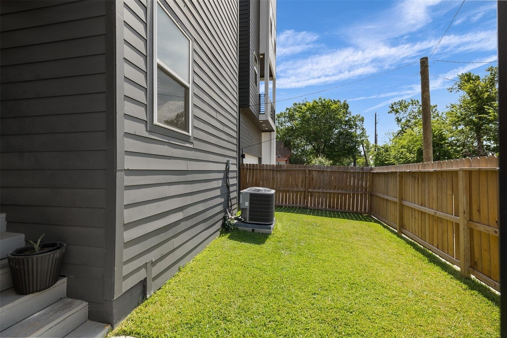 1602 Mary Street - Photo 32