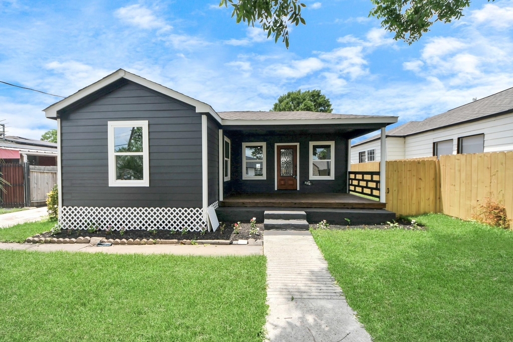 1218 Des Jardines Street - Photo 1