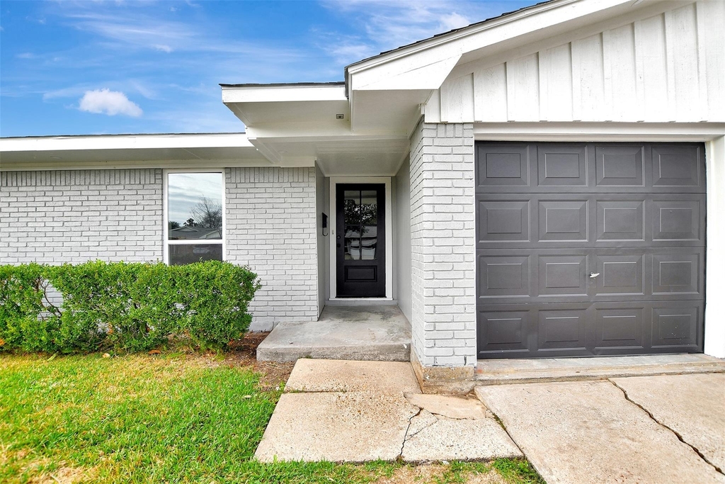 704 Teabury Avenue - Photo 3