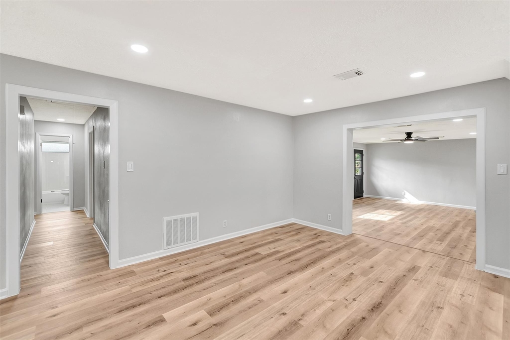 704 Teabury Avenue - Photo 7