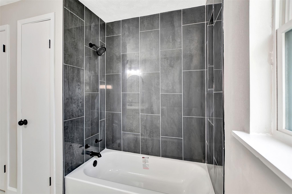 704 Teabury Avenue - Photo 27
