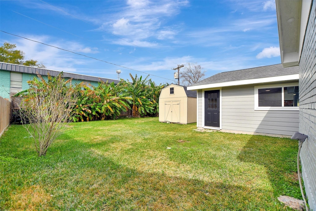 704 Teabury Avenue - Photo 34