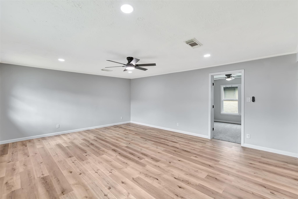 704 Teabury Avenue - Photo 17