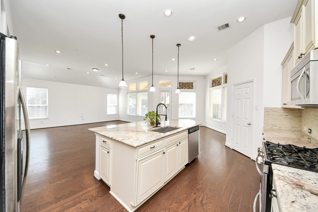 1947 Parnevik Place - Photo 10