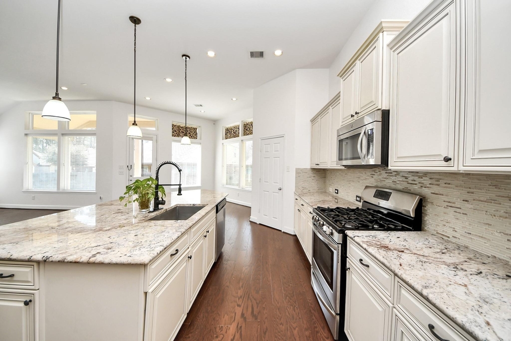 1947 Parnevik Place - Photo 9