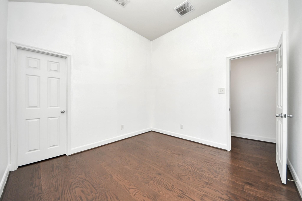 1947 Parnevik Place - Photo 17