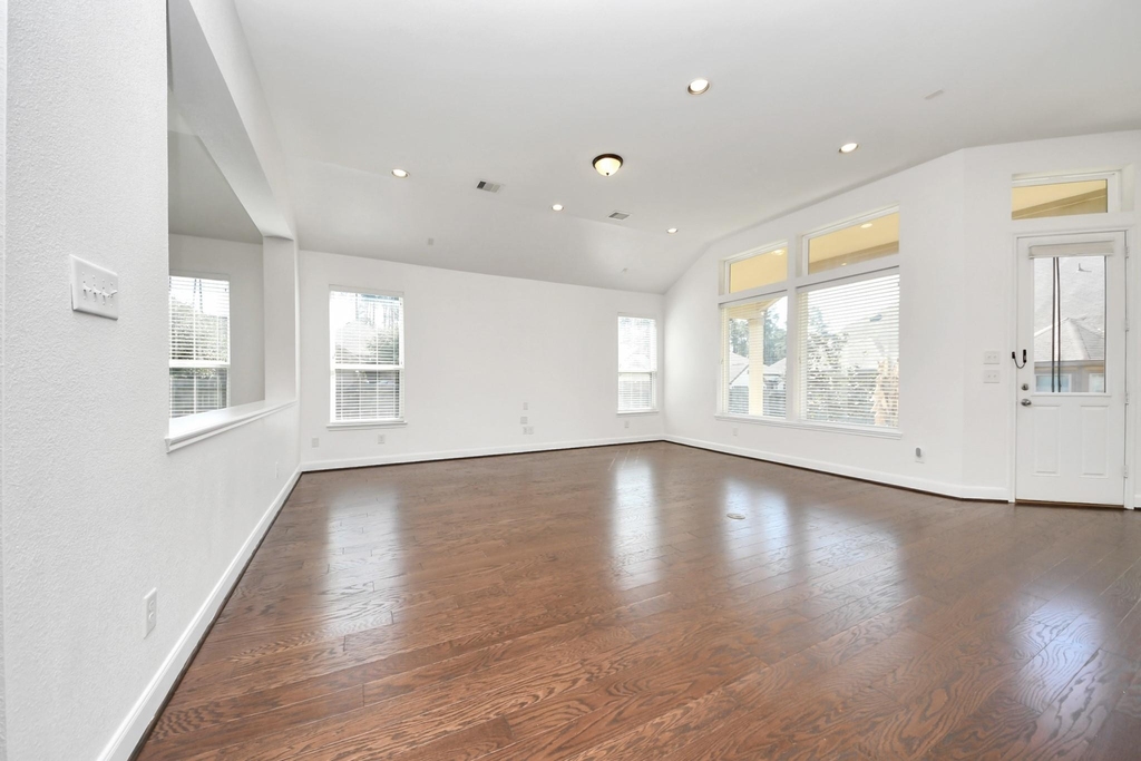 1947 Parnevik Place - Photo 32