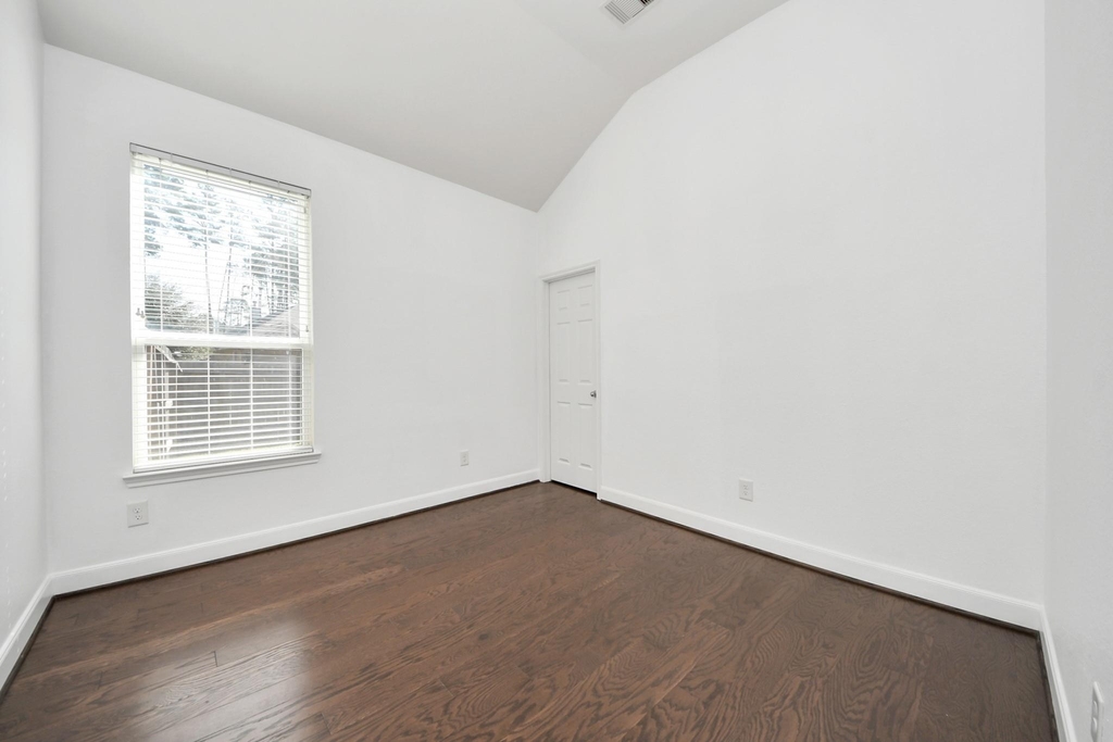1947 Parnevik Place - Photo 16