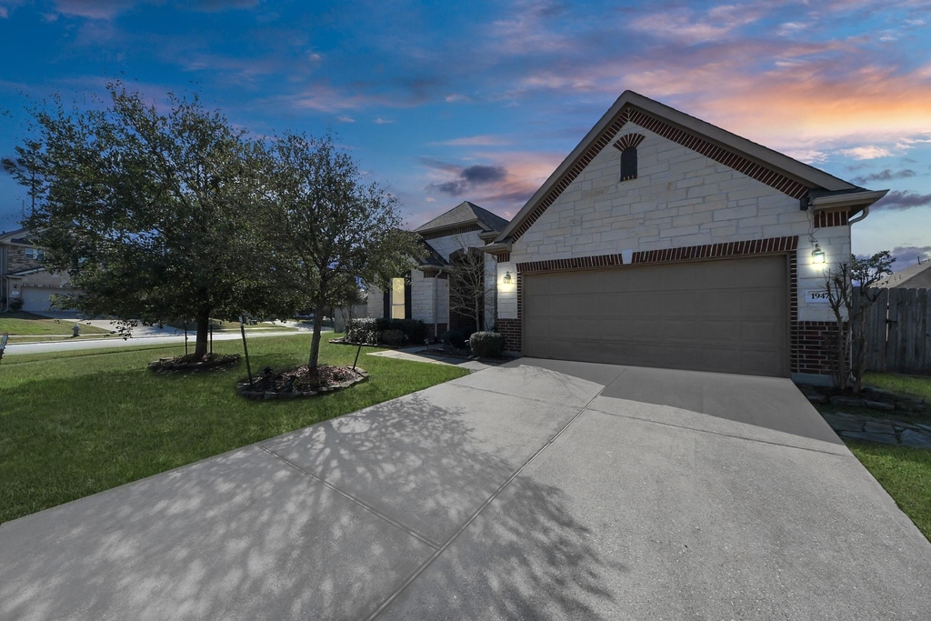 1947 Parnevik Place - Photo 1