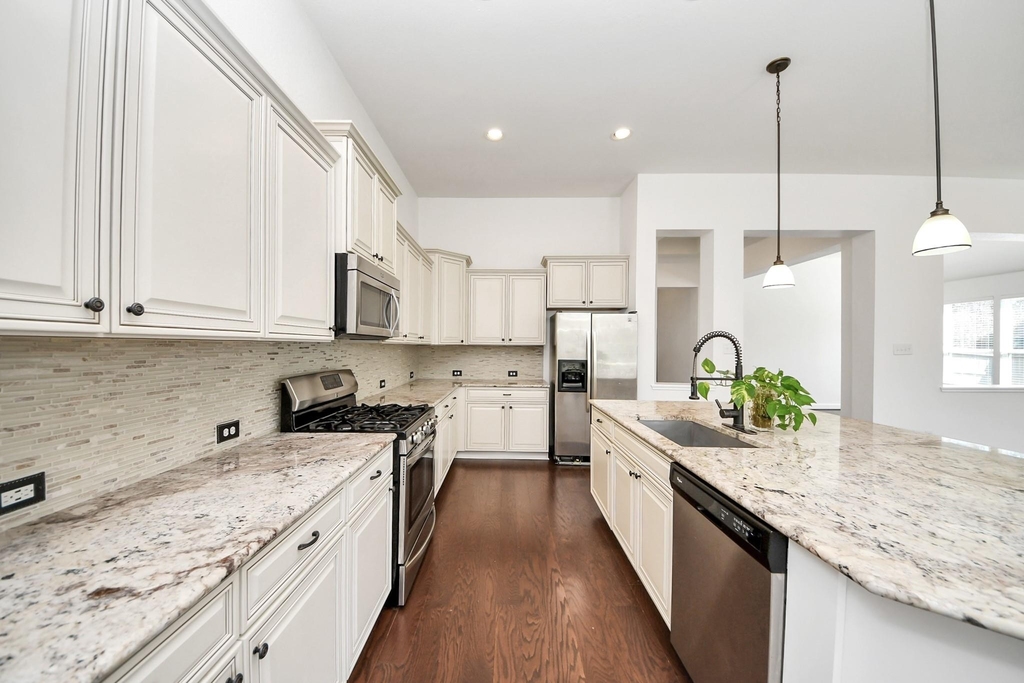 1947 Parnevik Place - Photo 11