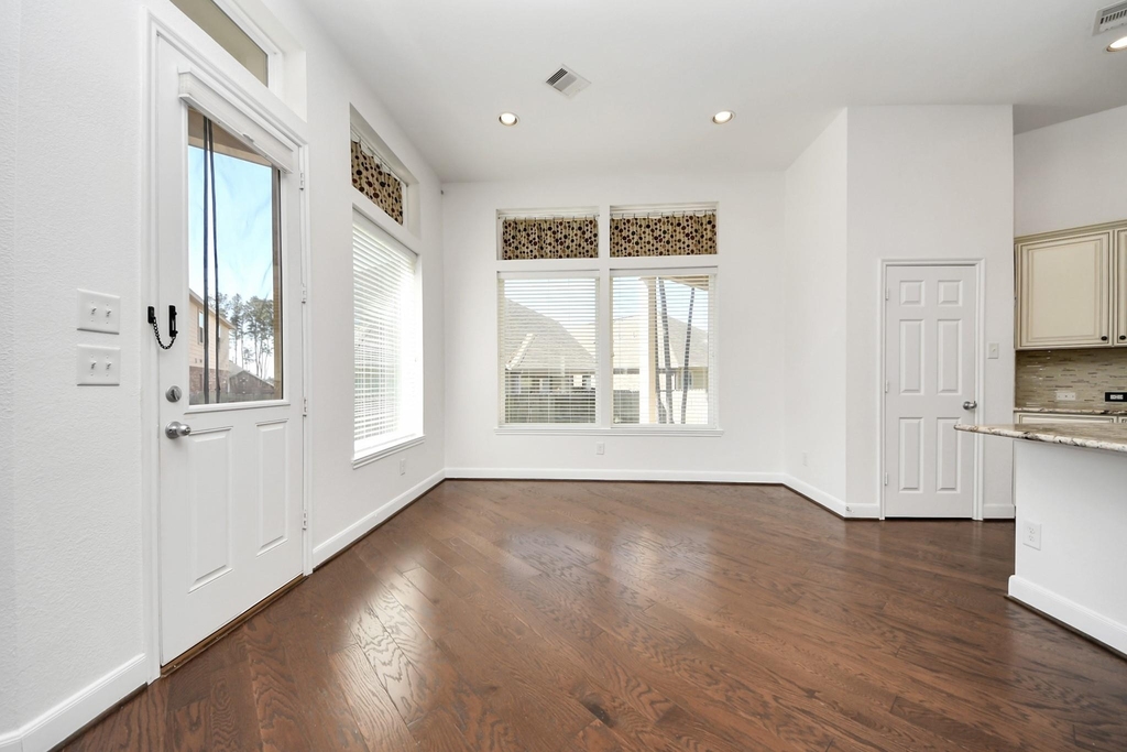 1947 Parnevik Place - Photo 35
