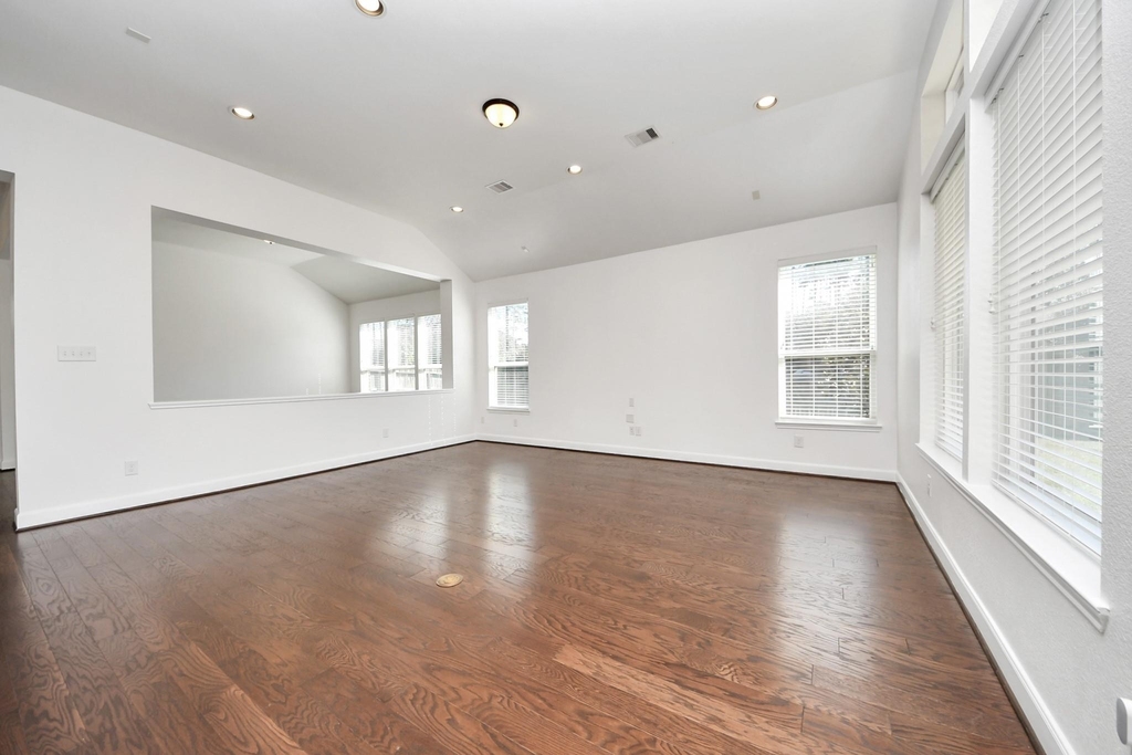 1947 Parnevik Place - Photo 33