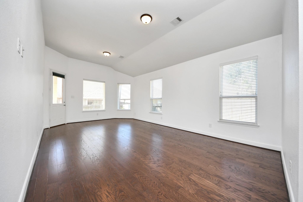 1947 Parnevik Place - Photo 24