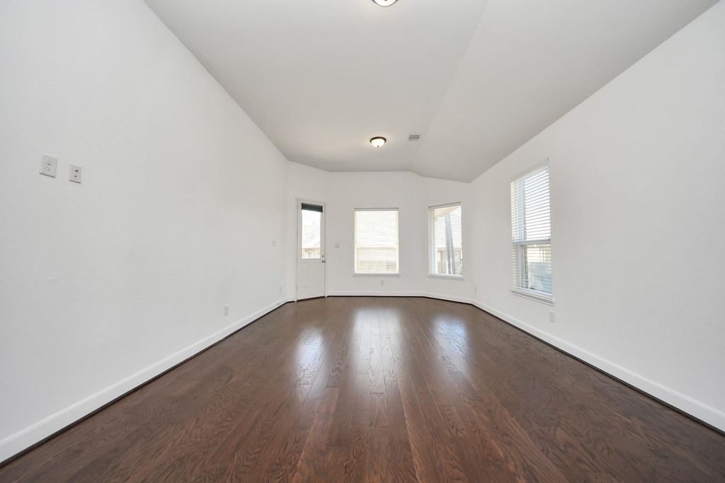 1947 Parnevik Place - Photo 26
