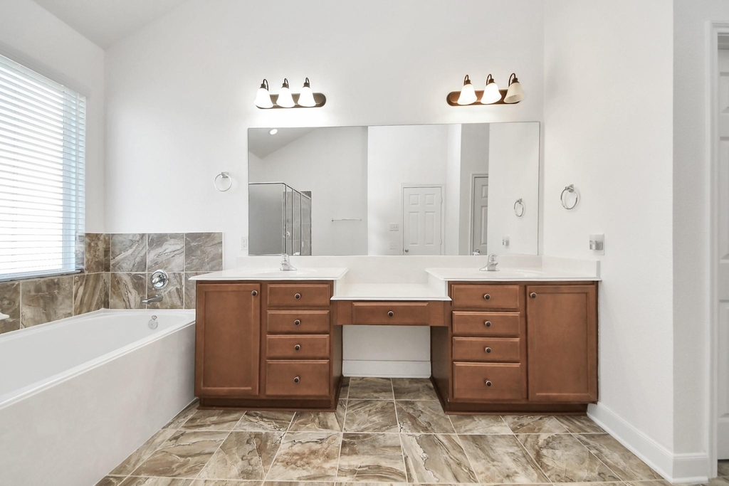 1947 Parnevik Place - Photo 29