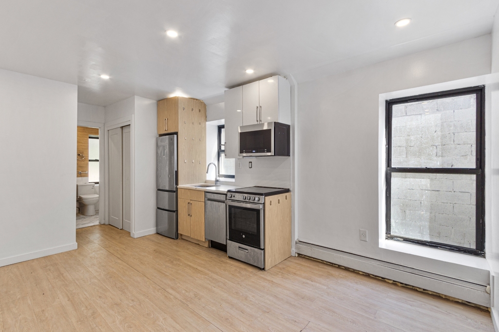 879 Dekalb Avenue - Photo 3