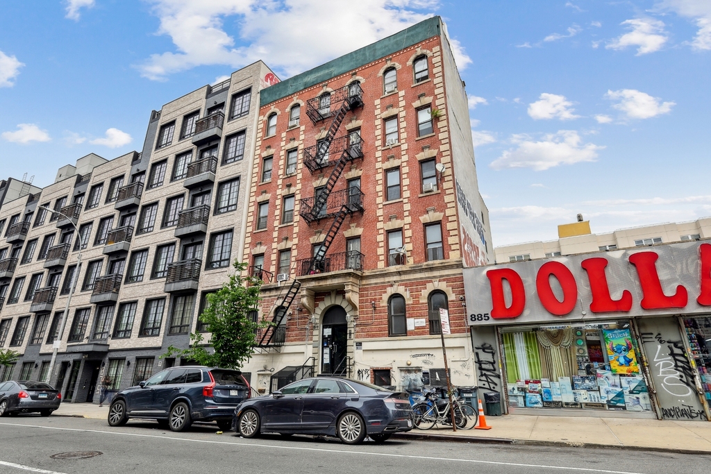 879 Dekalb Avenue - Photo 9