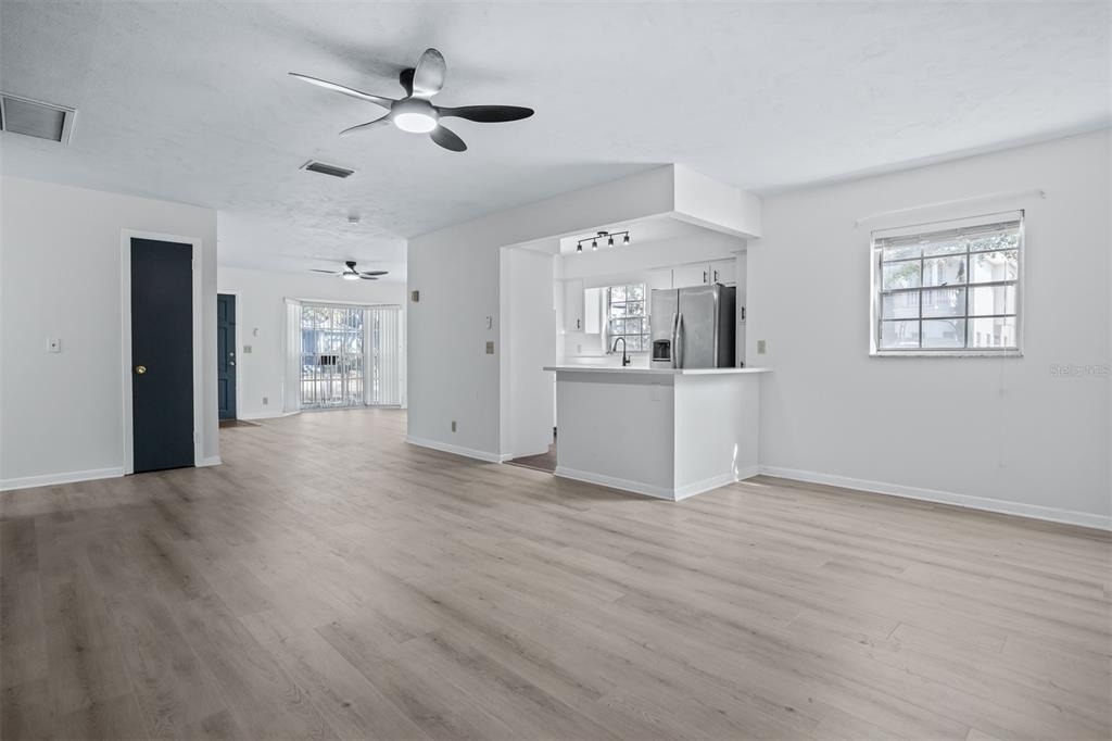 812 W Warren Avenue - Photo 2