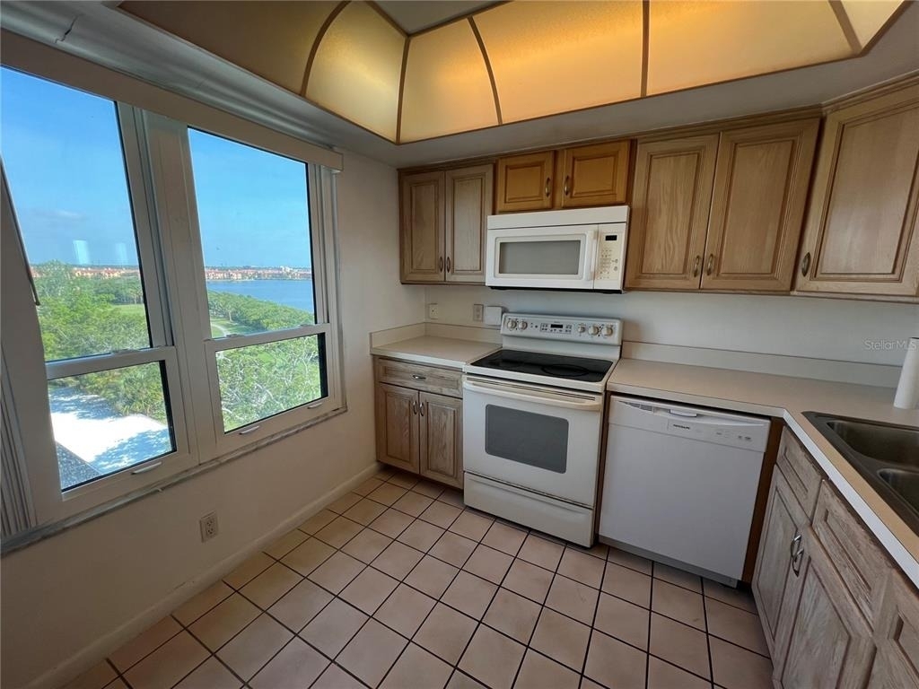 2616 Cove Cay Drive - Photo 4
