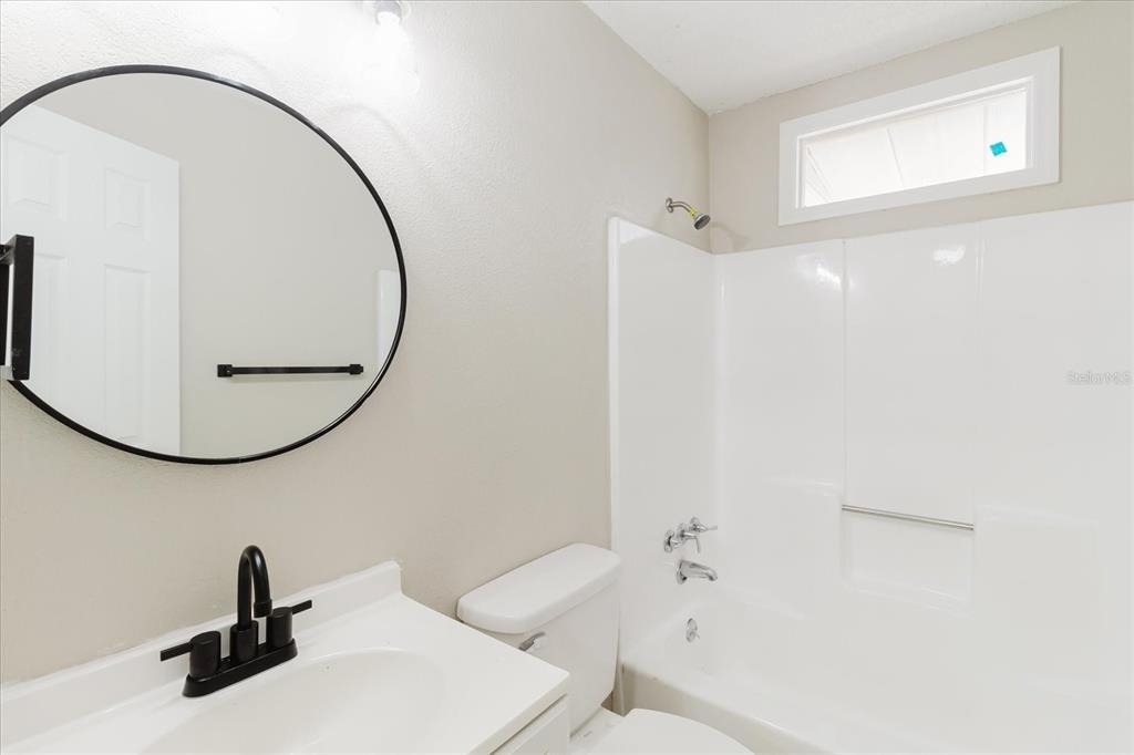 1134-1136 Gilmore Avenue - Photo 13