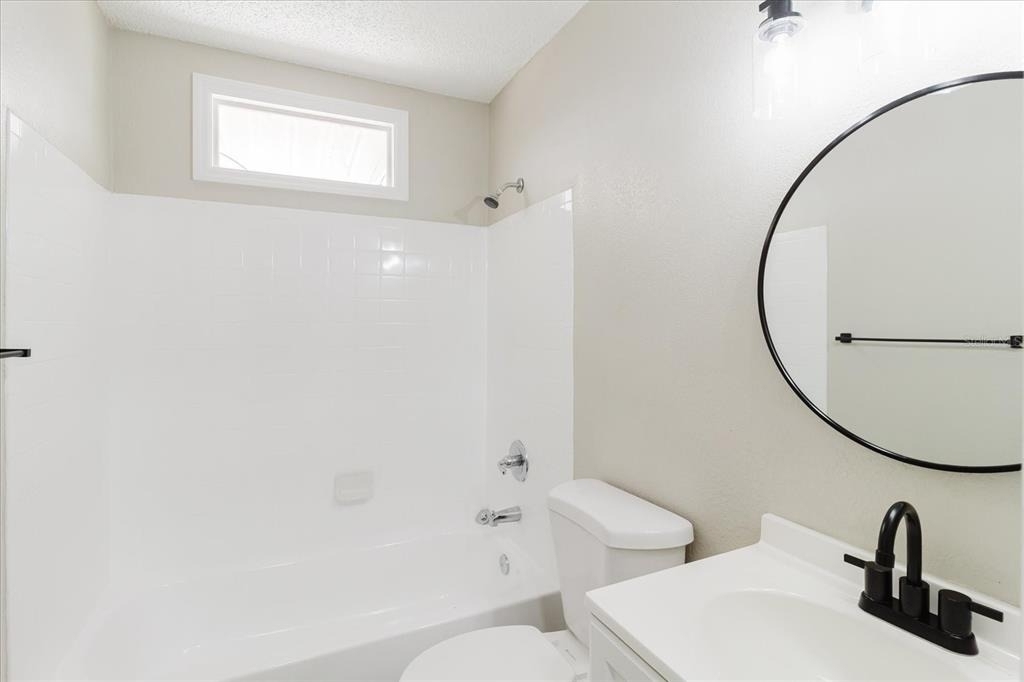 1134-1136 Gilmore Avenue - Photo 37
