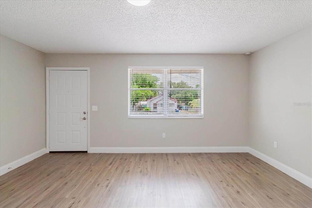1134-1136 Gilmore Avenue - Photo 26