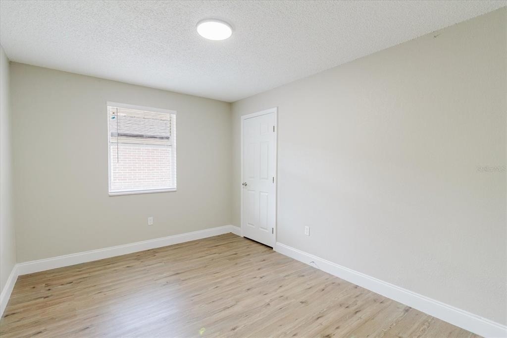 1134-1136 Gilmore Avenue - Photo 16