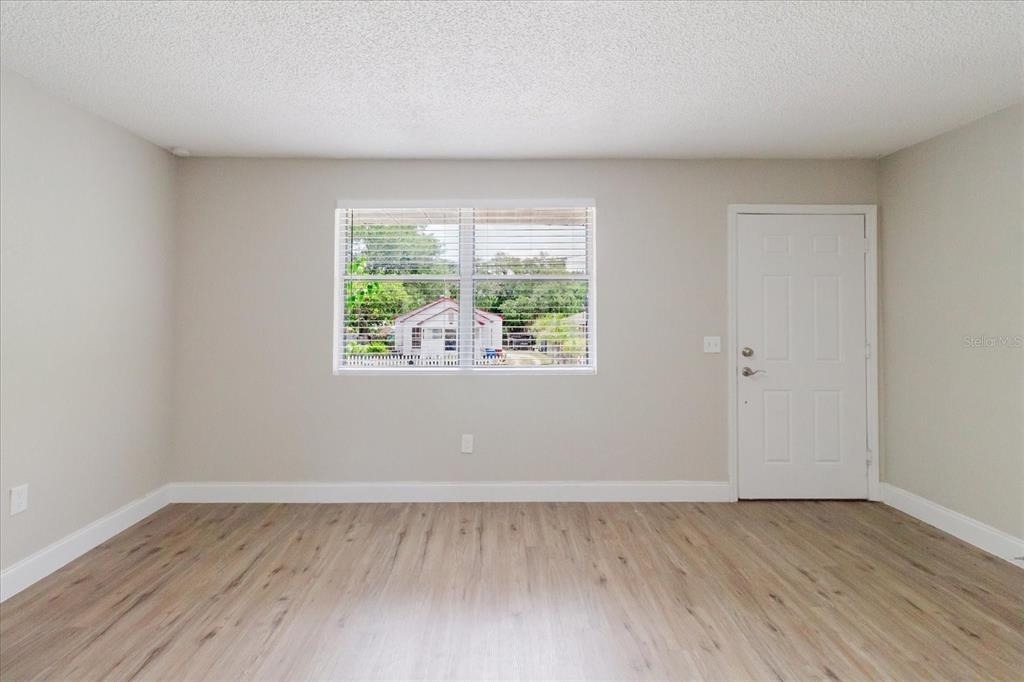 1134-1136 Gilmore Avenue - Photo 4