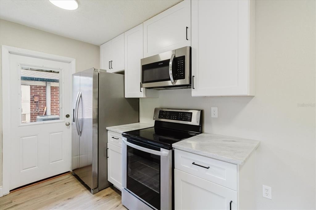 1134-1136 Gilmore Avenue - Photo 11