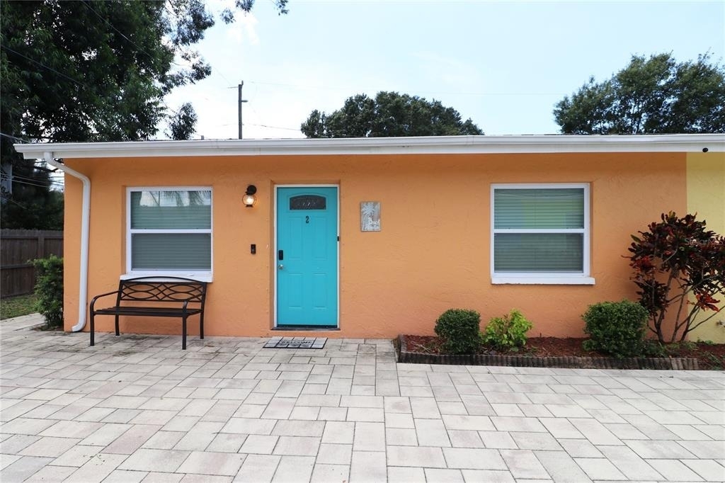 1635 Gladys Street - Photo 1