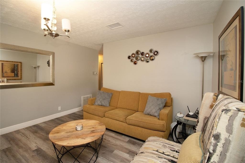 1635 Gladys Street - Photo 14