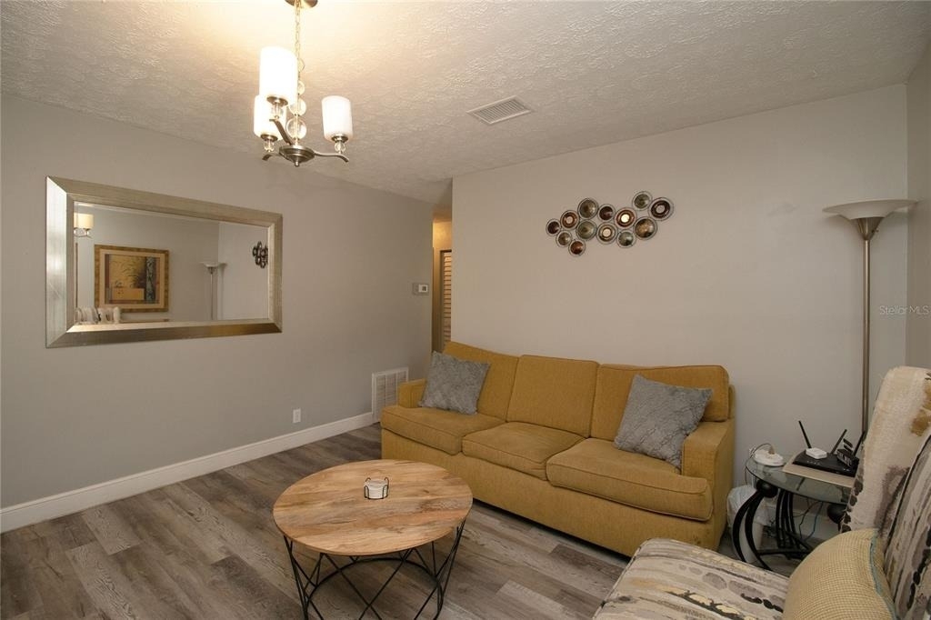 1635 Gladys Street - Photo 15
