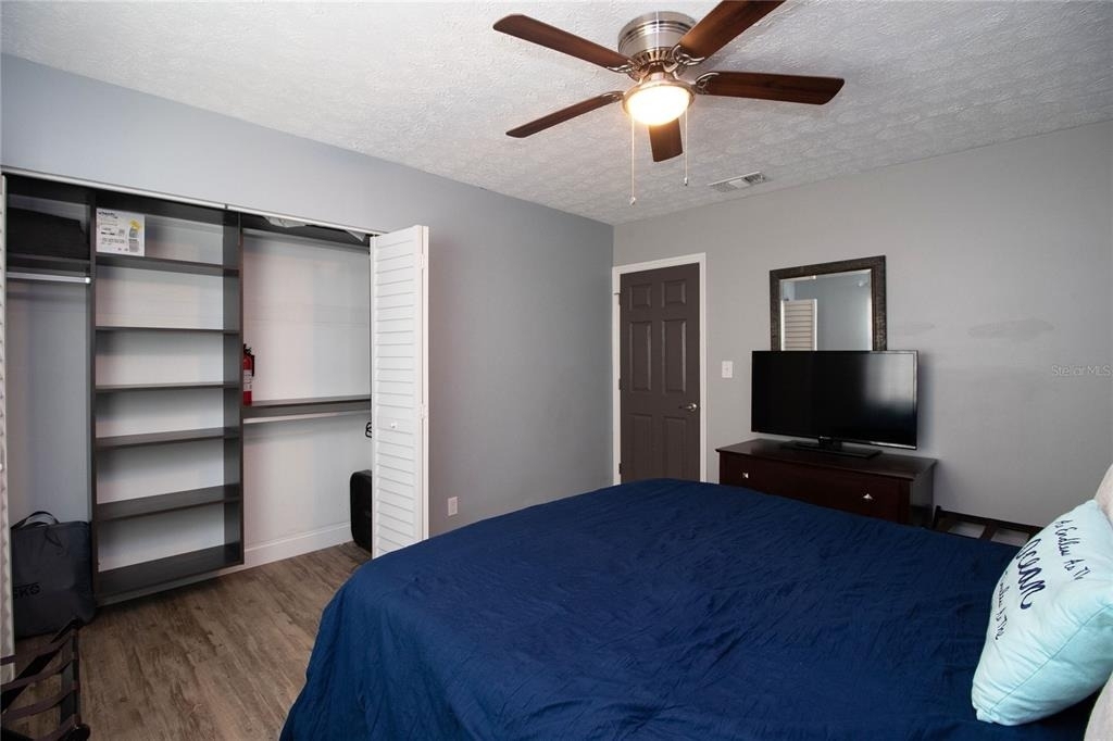 1635 Gladys Street - Photo 18