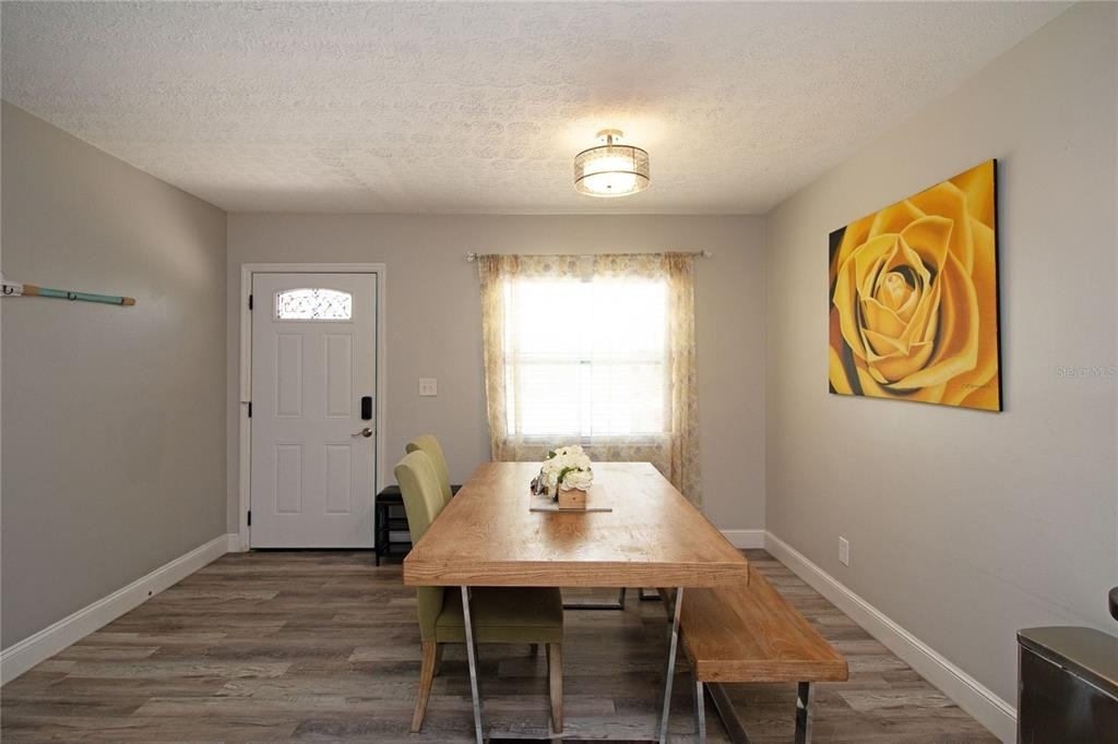1635 Gladys Street - Photo 8