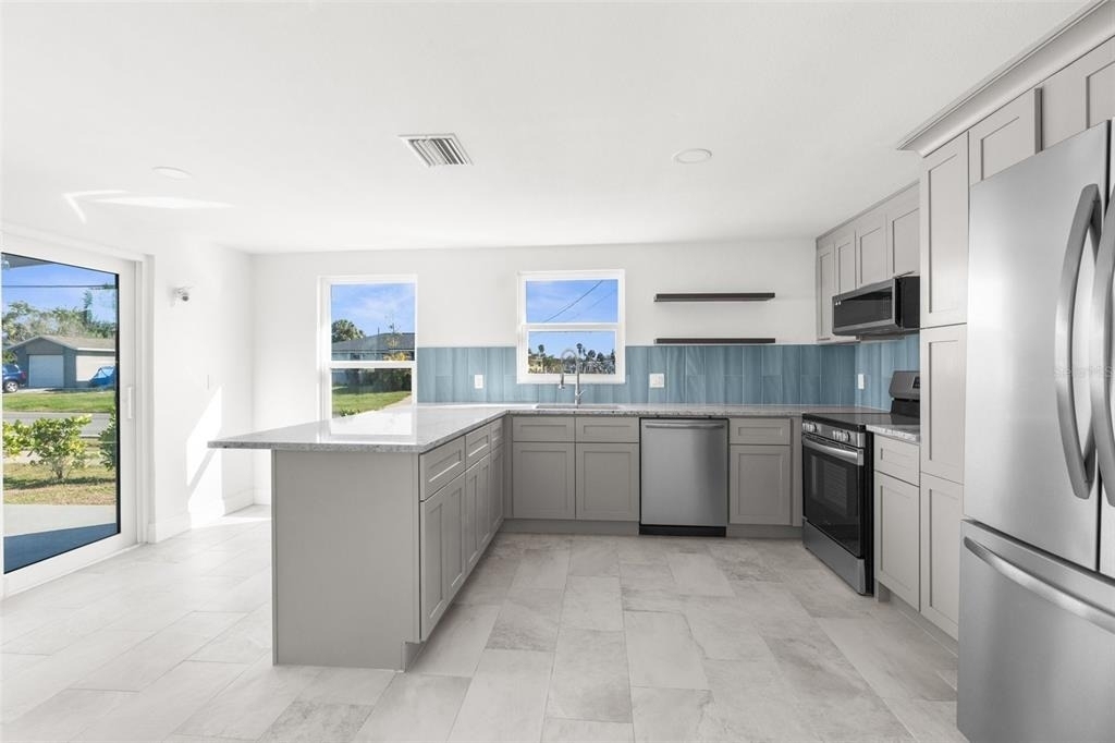 13726 Michelle Avenue - Photo 2