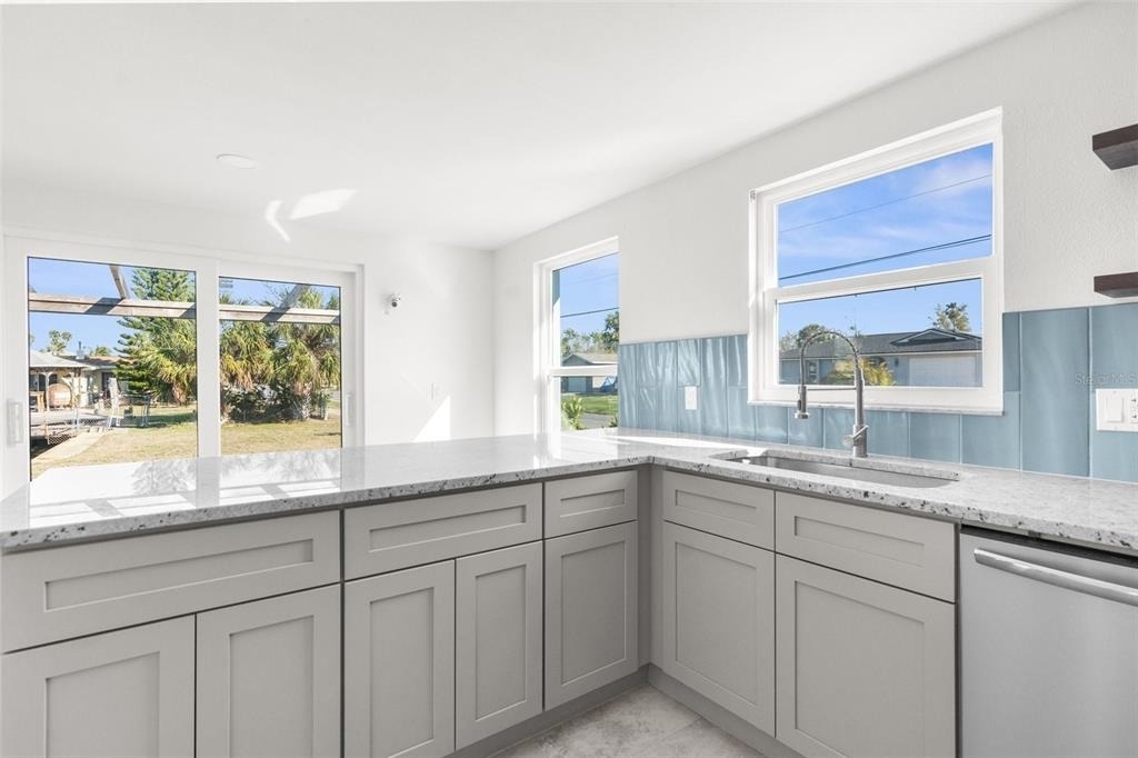 13726 Michelle Avenue - Photo 3