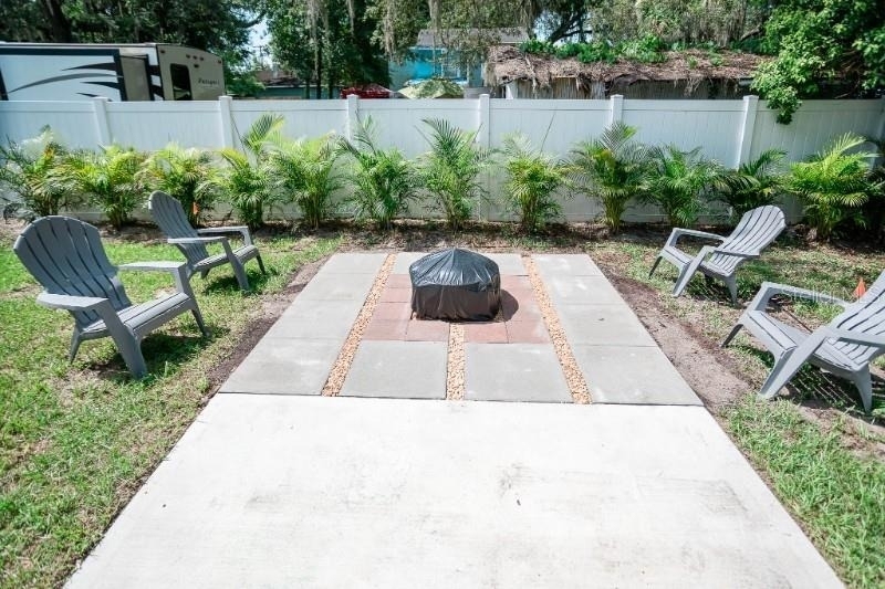 705 E Elm Street - Photo 15