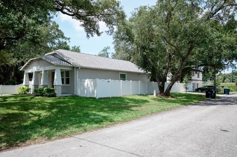 705 E Elm Street - Photo 1